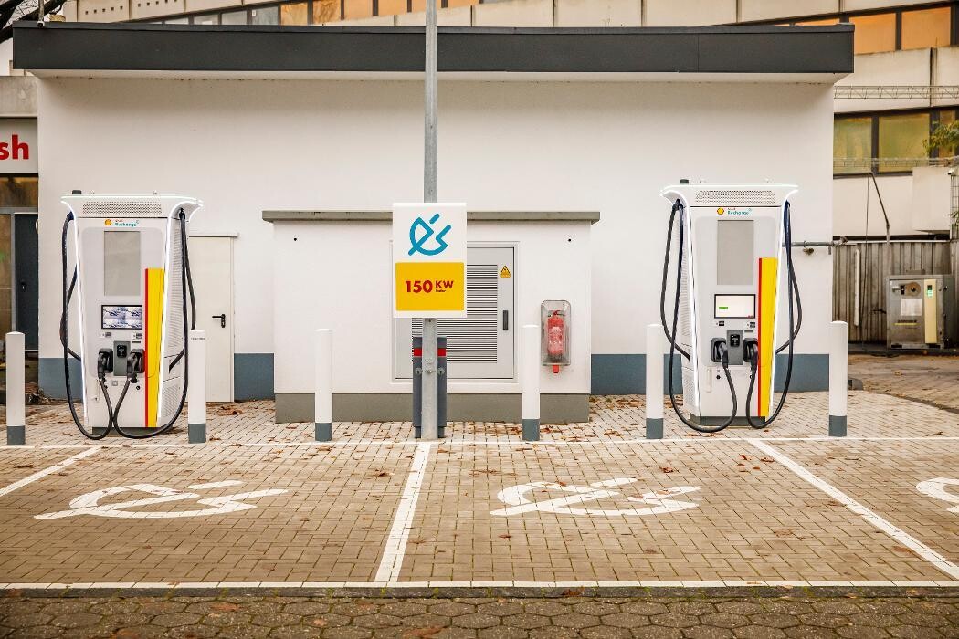 Bilder Shell Recharge Charging Station