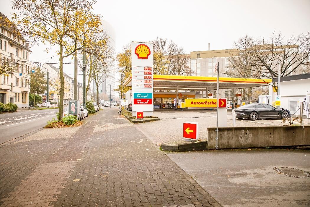 Bilder Shell Recharge Charging Station