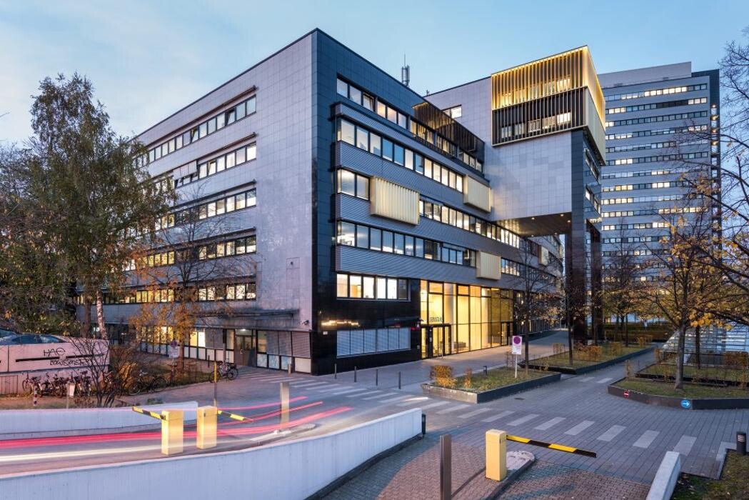 Bilder Unternehmenszentrale - Parfümerie Douglas GmbH & Co. KG