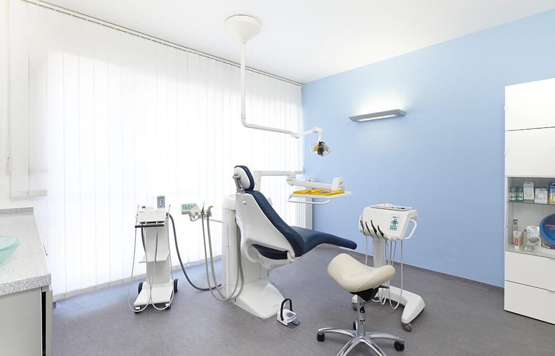 Bilder fzz - fachzahnärztliches zentrum hochheim - Dr. Martin Ullner