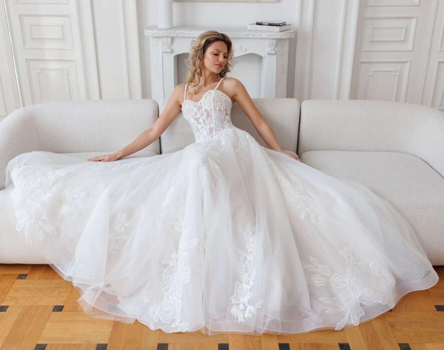 Bilder ADORNIA BRAUTMODE