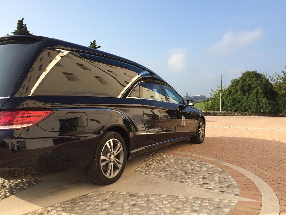 Bilder Leuschen Bestattung