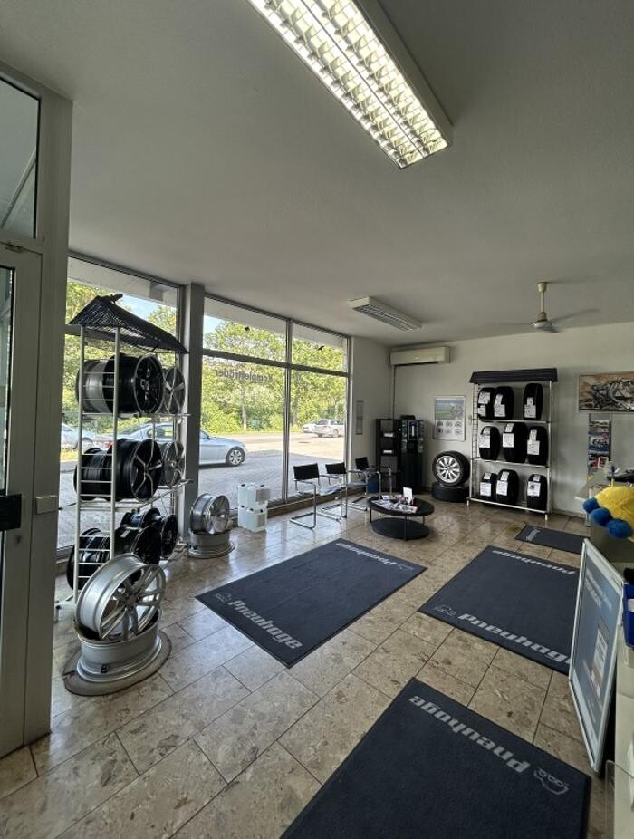 Bilder Pneuhage Reifen und Autoservice