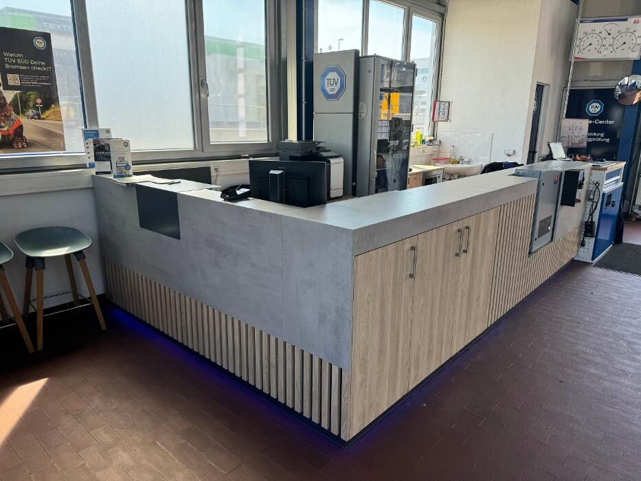 Bilder TÜV SÜD Service-Center Kornwestheim