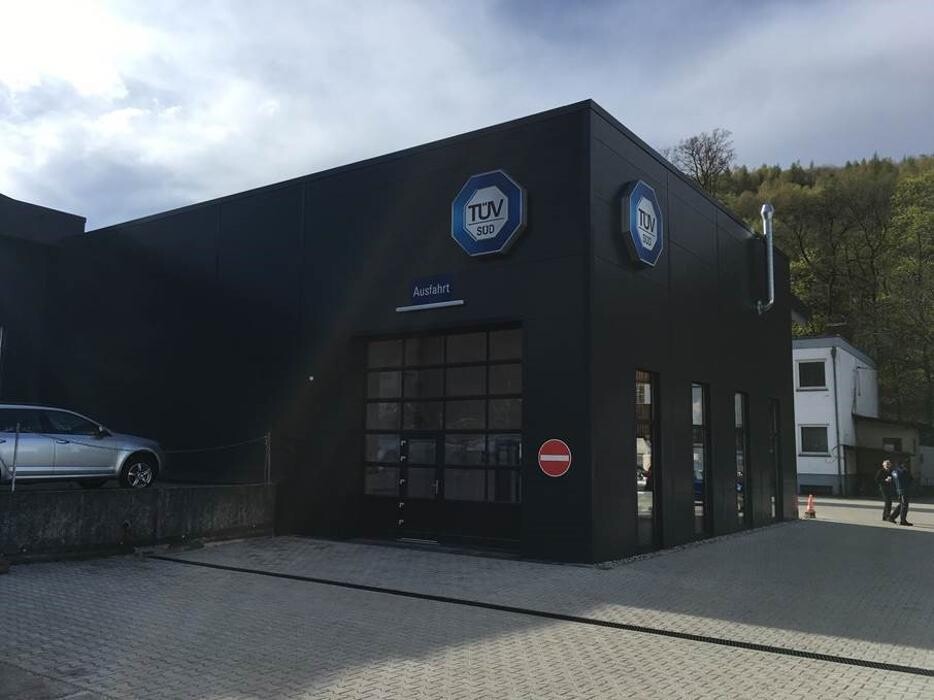 Bilder TÜV SÜD Service-Center Ettlingen