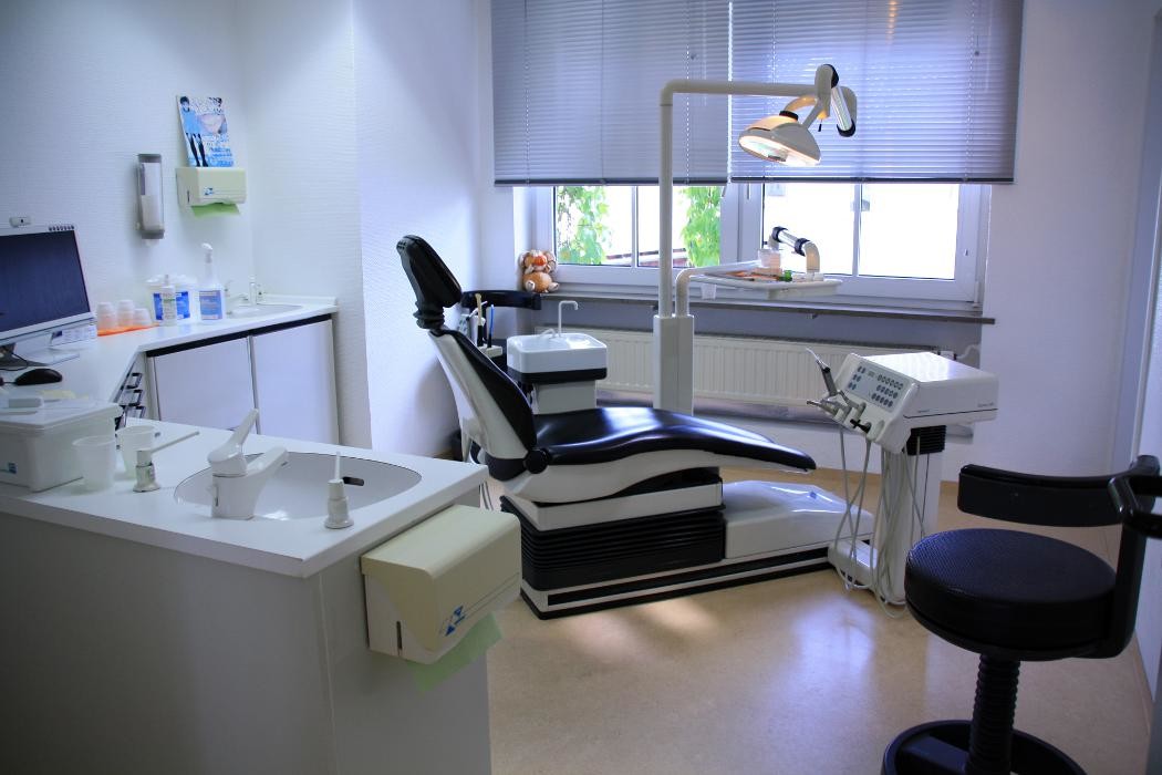 Bilder Zahnarztpraxis Dr. Sabine Kleyla / Dr. Peter Dünninger