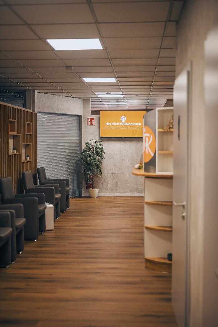 Bilder PHYSIOTHERAPIE und TRAINING KÖNIGSBACH Jens & Maike Müller