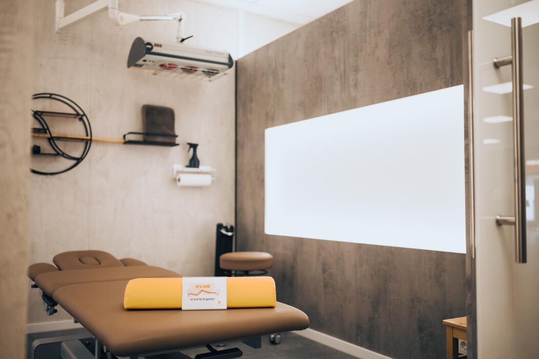 Bilder PHYSIOTHERAPIE und TRAINING KÖNIGSBACH Jens & Maike Müller