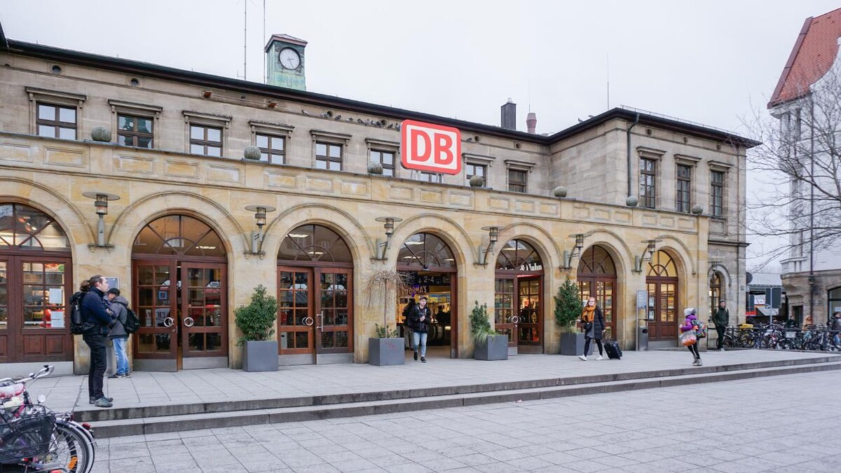 Bilder Schmitt & Hahn Buch und Presse im Bahnhof Erlangen