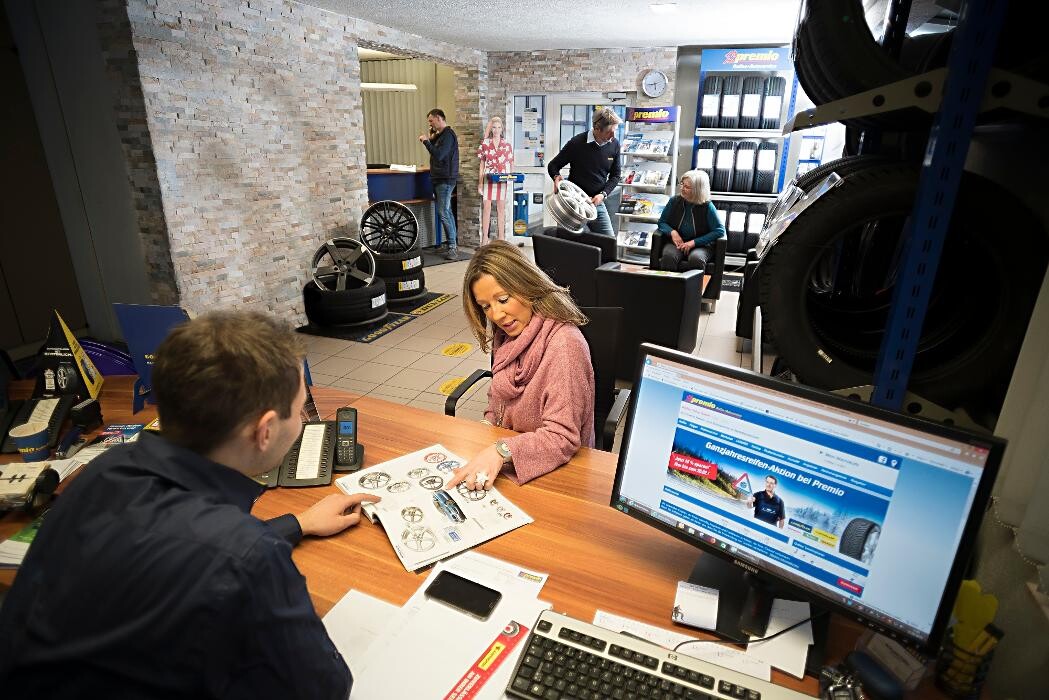 Bilder Premio Reifen + Autoservice Reifen Holley GmbH