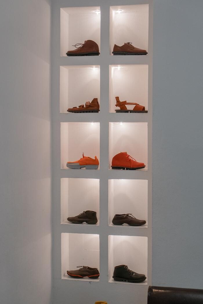 Bilder Trippen Flagship Store