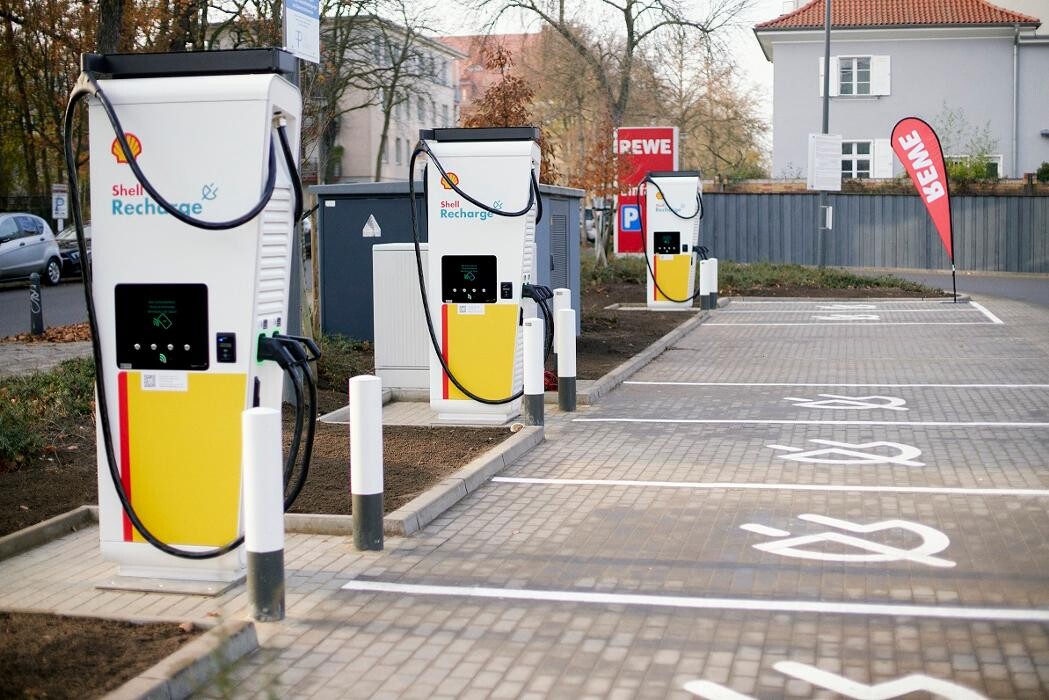 Bilder Shell Recharge Charging Station