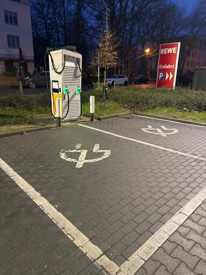 Bilder Shell Recharge Charging Station