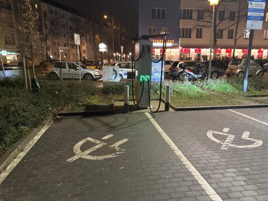 Bilder Shell Recharge Charging Station