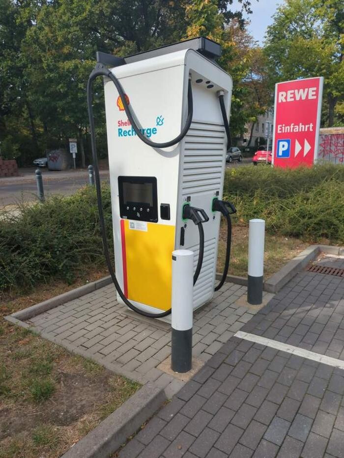 Bilder Shell Recharge Charging Station