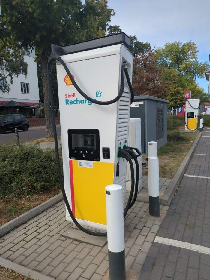 Bilder Shell Recharge Charging Station