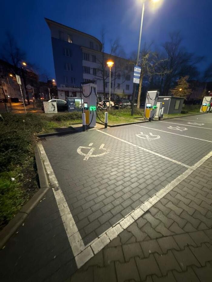 Bilder Shell Recharge Charging Station