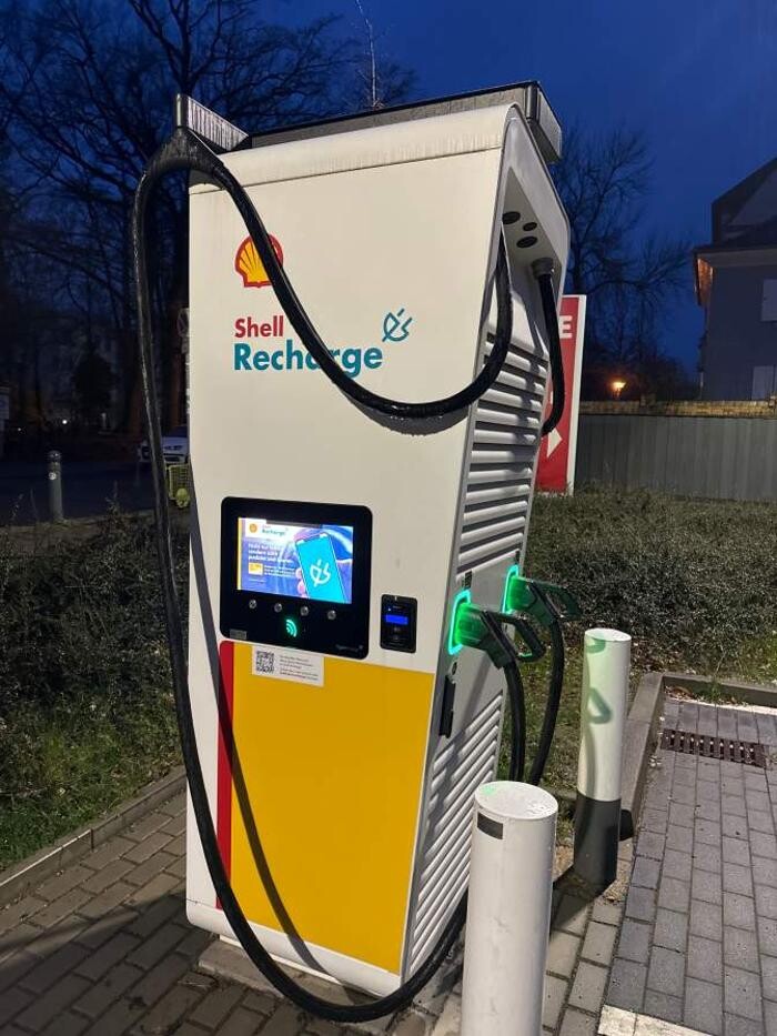 Bilder Shell Recharge Charging Station