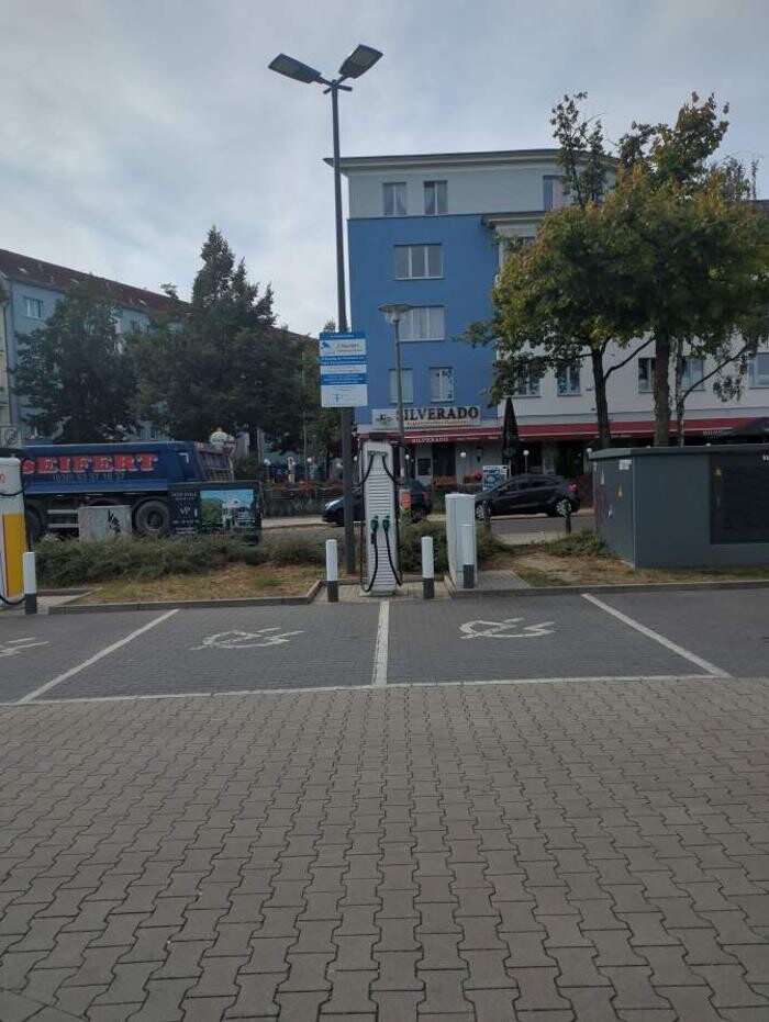 Bilder Shell Recharge Charging Station