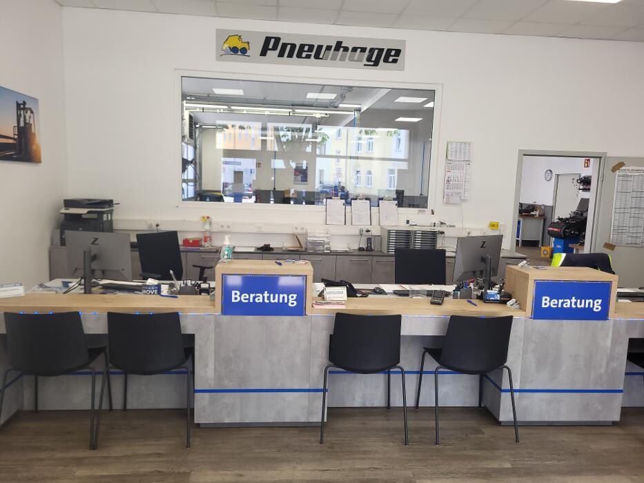 Bilder Pneuhage Reifen und Autoservice