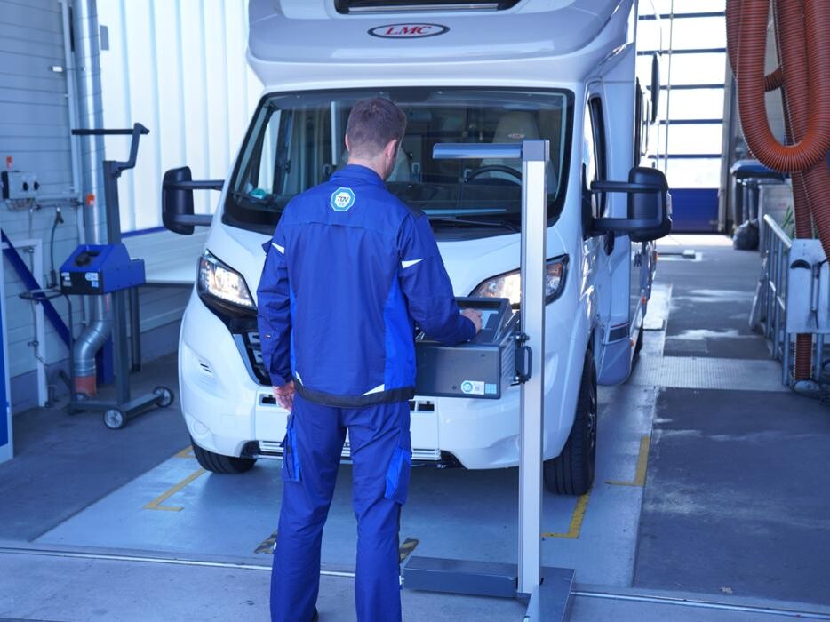 Bilder TÜV SÜD Service-Center Leonberg