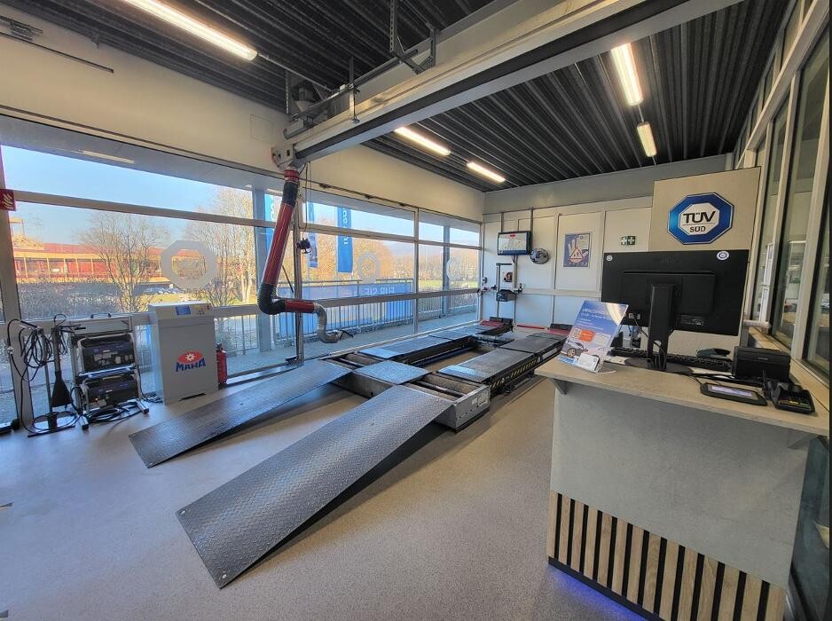 Bilder TÜV SÜD Service-Center Aalen-City