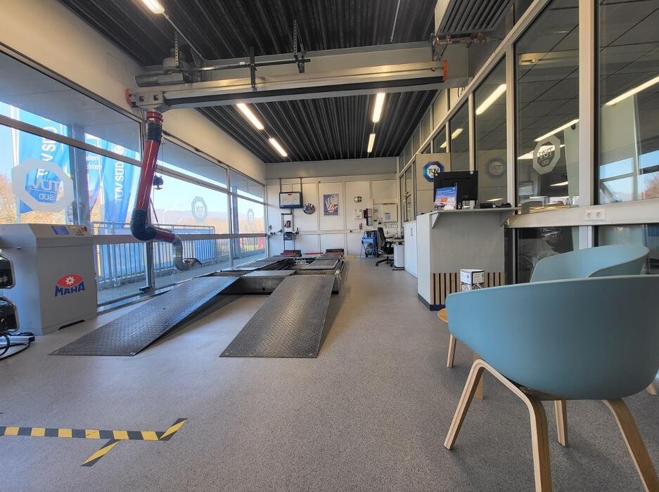 Bilder TÜV SÜD Service-Center Aalen-City