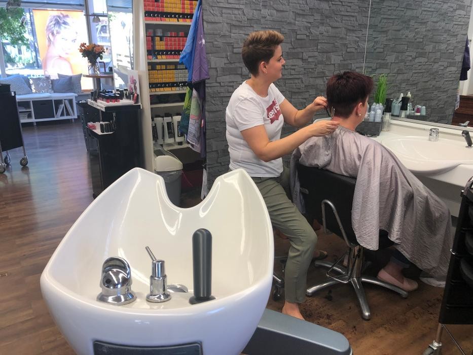 Bilder Haarscharf, Friseursalon Inh. Karola Römer