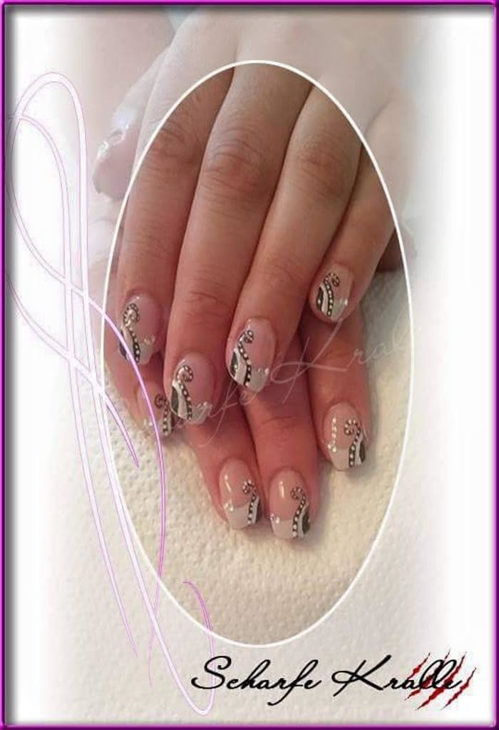 Bilder Nagelstudio Scharfe Kralle