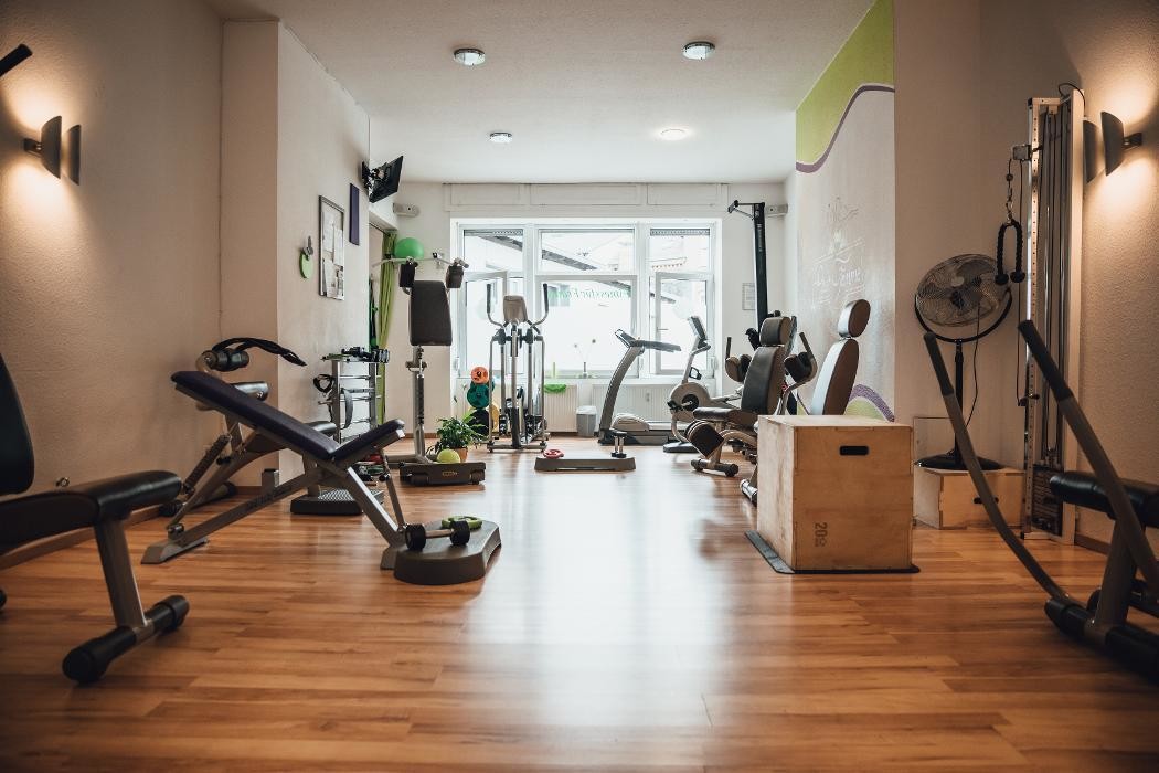 Bilder Just Femme - Fitness für Frauen - Rehabilitation & Prävention