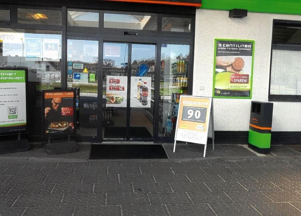 Bilder HEM Tankstelle Sylvia Paul
