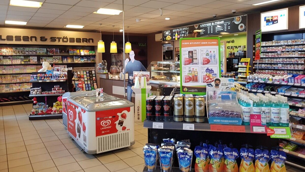 Bilder HEM Tankstelle Sylvia Paul