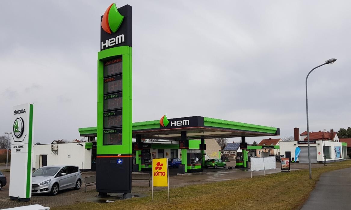 Bilder HEM Tankstelle Sylvia Paul