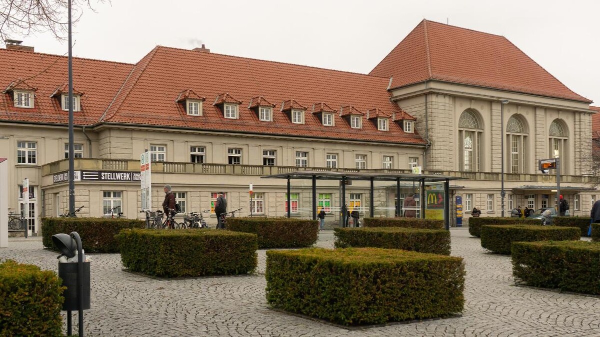 Bilder Schmitt & Hahn Buch und Presse im Bahnhof Weimar