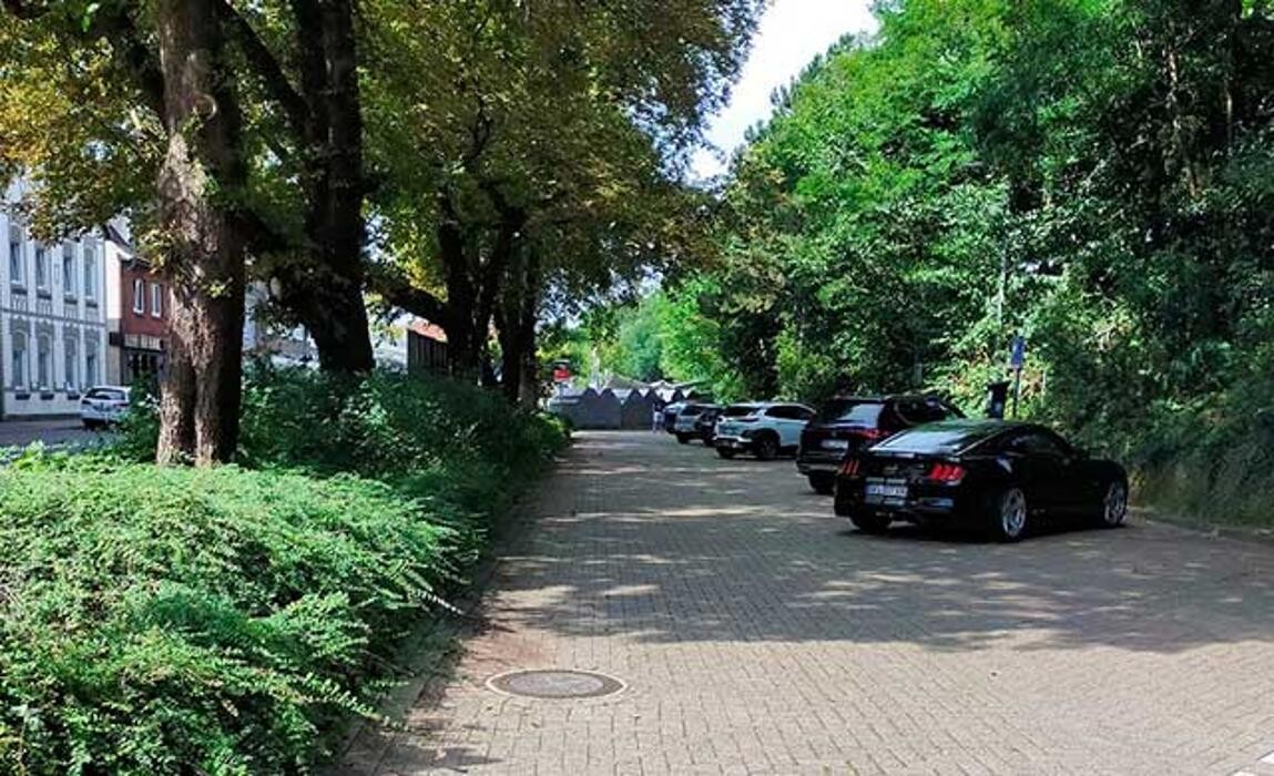 Bilder DB BahnPark Parkplatz Bahnhof P1 rechts