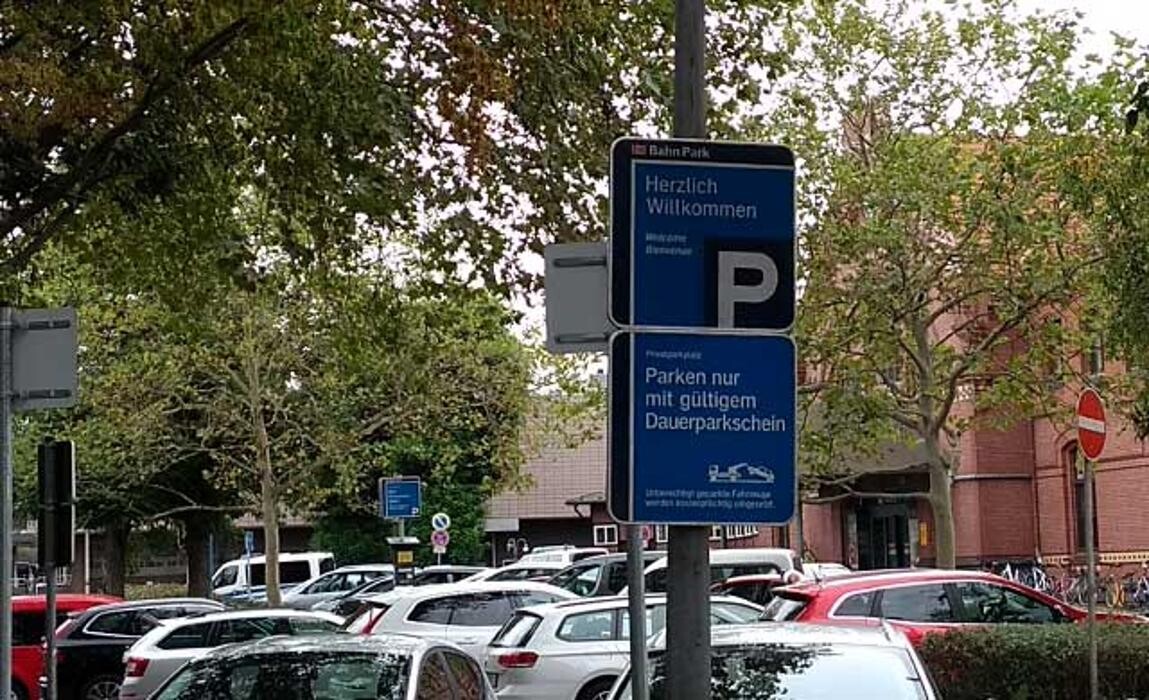 Bilder DB BahnPark Parkplatz Harburg Bahnhof P1