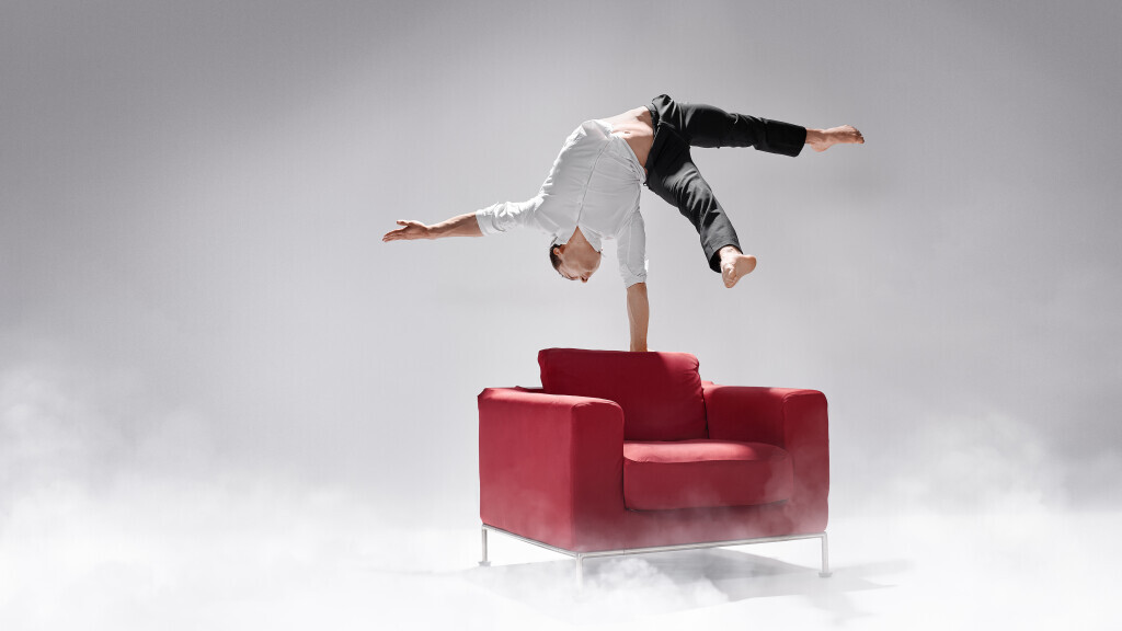 Bilder Andalousi Elakel - Handstand Show Act