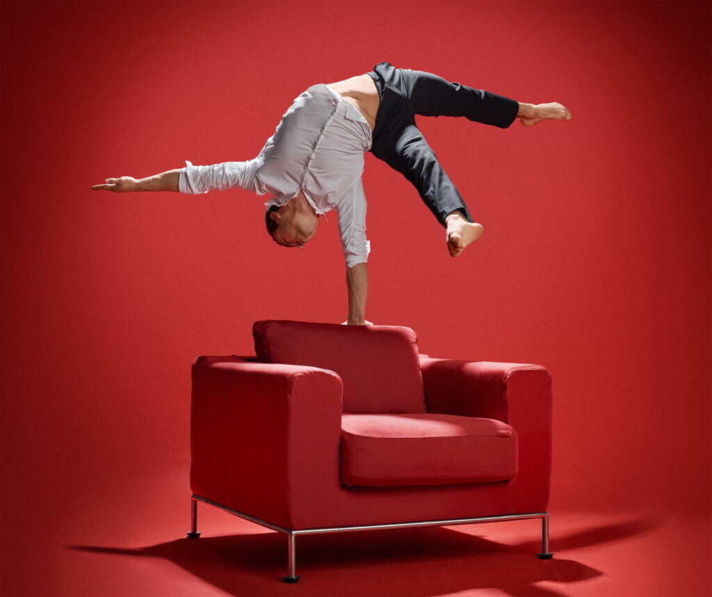 Bilder Andalousi Elakel - Handstand Show Act