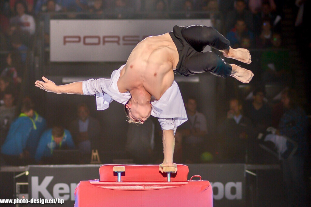 Bilder Andalousi Elakel - Handstand Show Act
