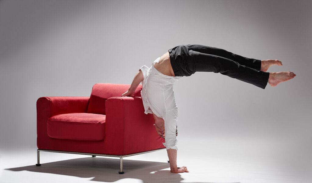 Bilder Andalousi Elakel - Handstand Show Act