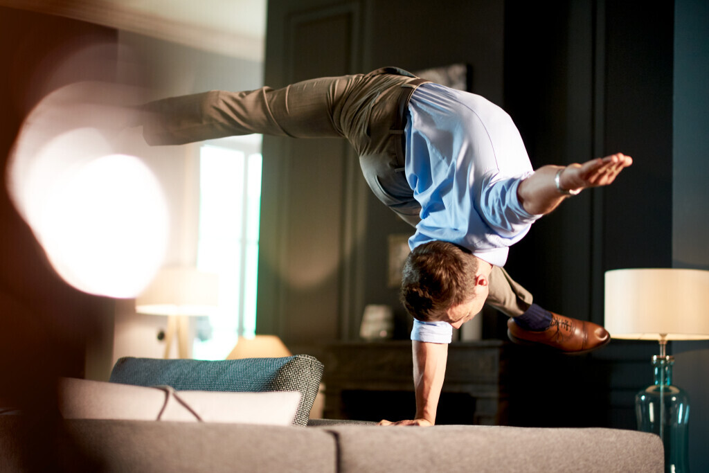 Bilder Andalousi Elakel - Handstand Show Act