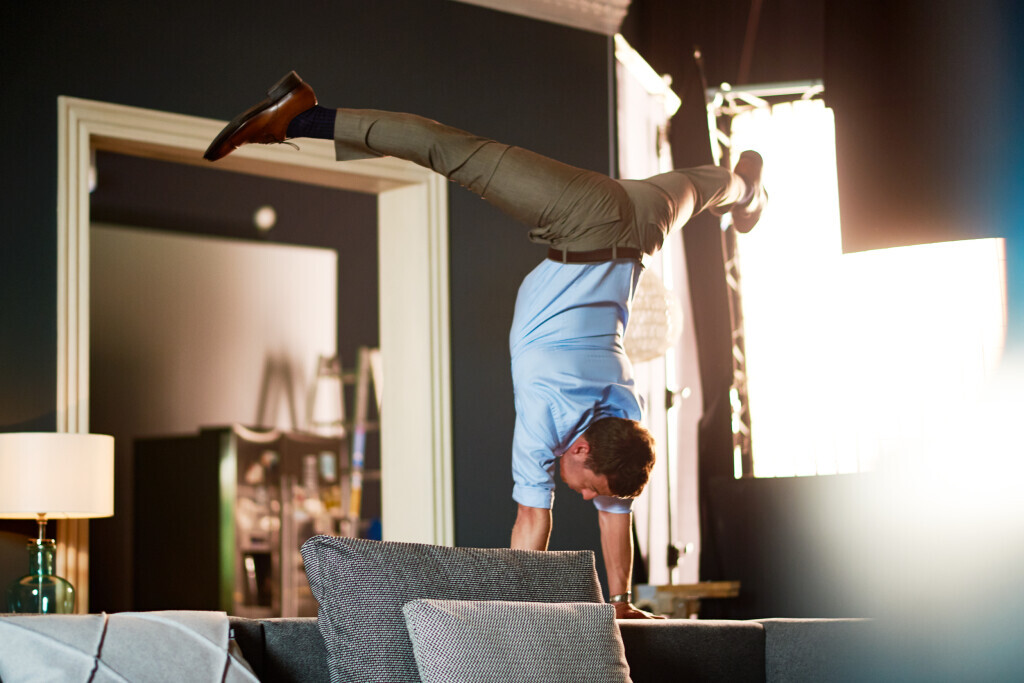 Bilder Andalousi Elakel - Handstand Show Act