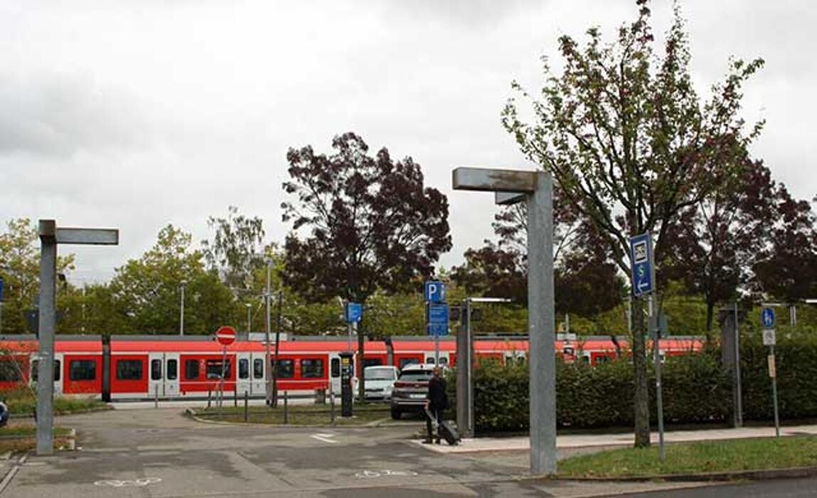Bilder DB BahnPark Parkplatz Bahnhof Vorderseite / West P1