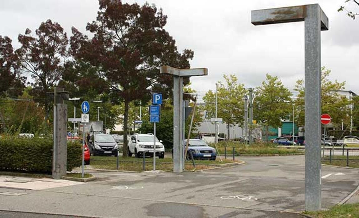 Bilder DB BahnPark Parkplatz Bahnhof Vorderseite / West P1