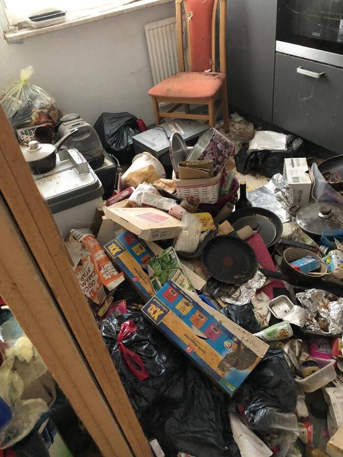 Bilder Der Transporter | Wohnungsauflösung Hausauflösungen Kellerräumung Entrümpelungen Schwerin