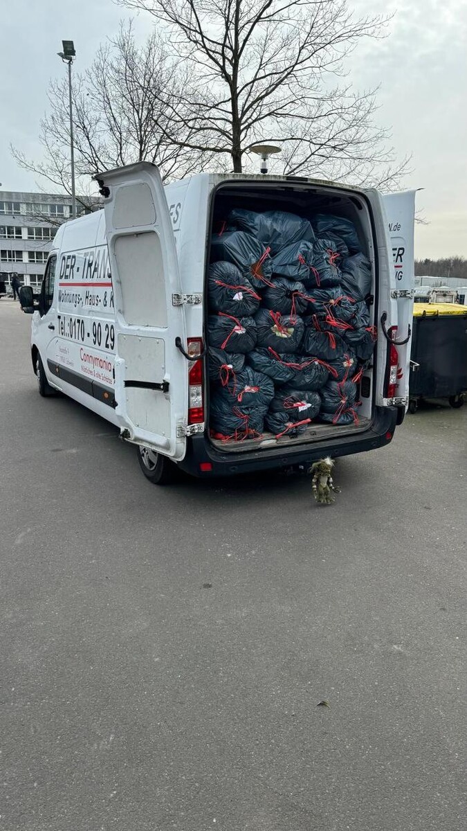 Bilder Der Transporter | Wohnungsauflösung Hausauflösungen Kellerräumung Entrümpelungen Schwerin