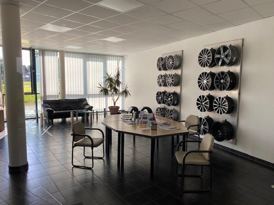 Bilder Pneuhage Reifen und Autoservice