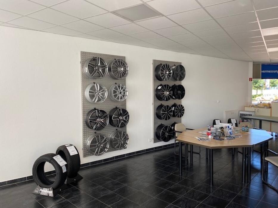 Bilder Pneuhage Reifen und Autoservice