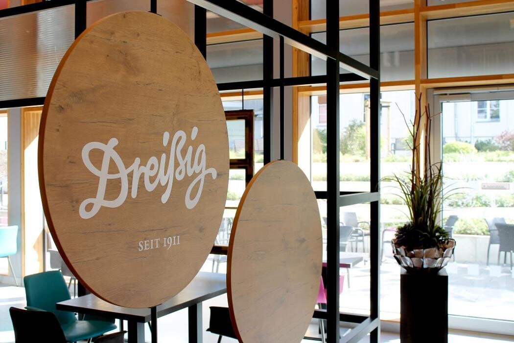 Bäckerei Dreißig GmbH & Co. KG Logo