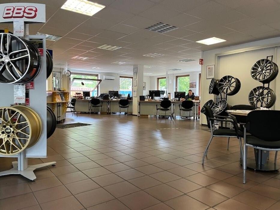 Bilder Pneuhage Reifen und Autoservice
